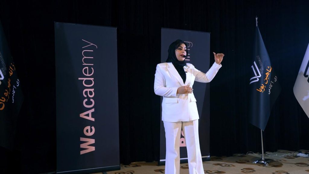 با وی آکادمی در آموزش اینستاگرام سالن های زیبایی در کرج