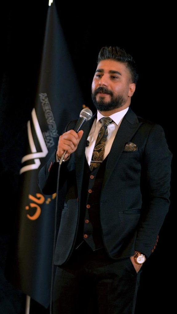 استفاده از مربیان با تجربه در راهکارهای جذب و آموزش هنرجو در سالن های زیبایی