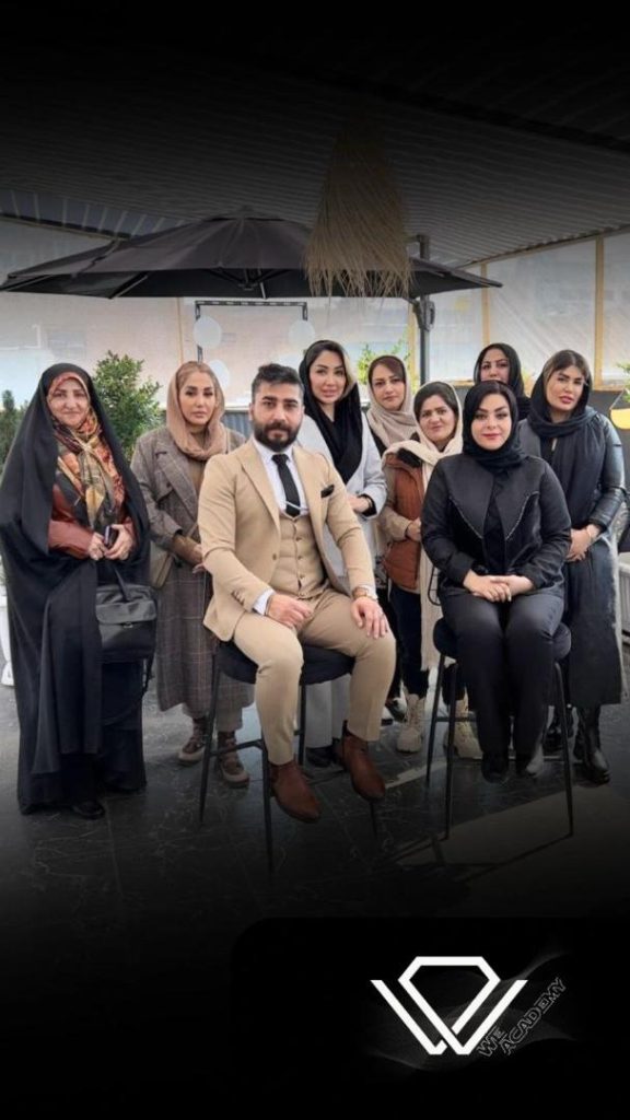 محیط دوستانه با هنرجویان در راهکارهای جذب و آموزش هنرجو در سالن های زیبایی