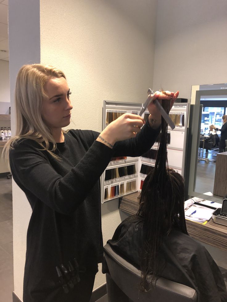 آرایشگر حرفه ای برای جلسات آموزشی آرایشگران در کرج