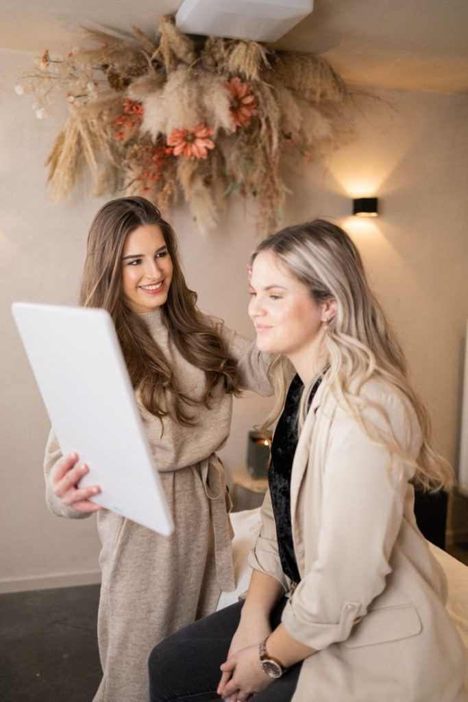 تجربه و تخصص در بهترین مشاور سالن زیبایی در کرج