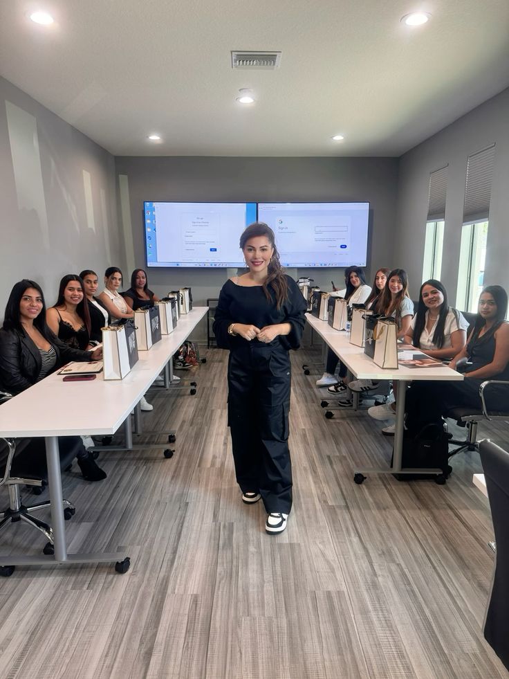 اعتماد کردن مشتری برای برگزاری سمینار های زیبایی در کرج