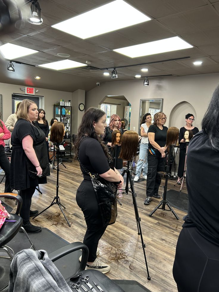 مشاوره و آموزش برای آموزش اعتماد به نفس در سالن‌های زیبایی