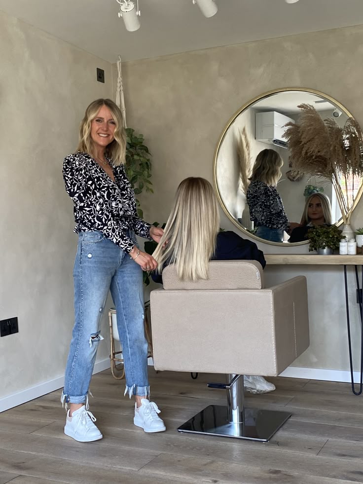 طراحی داخلی شیک سالن برای بهترین روش های موفقیت در آرایشگری